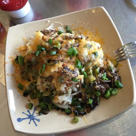Snooze an A.M. Eatery signature dishes The Snooze Classic
Spuds Deluxe
Snooze Breakfast Burrito